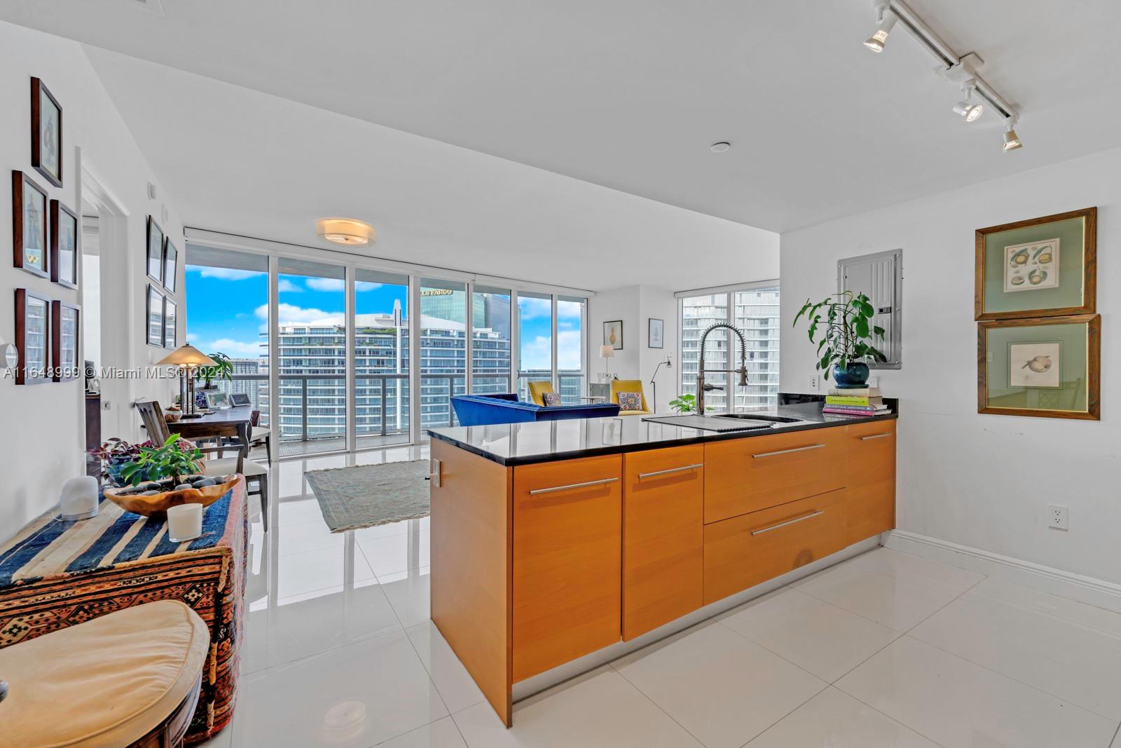 ICONBRICKELL CONDO NO 1 - Residential