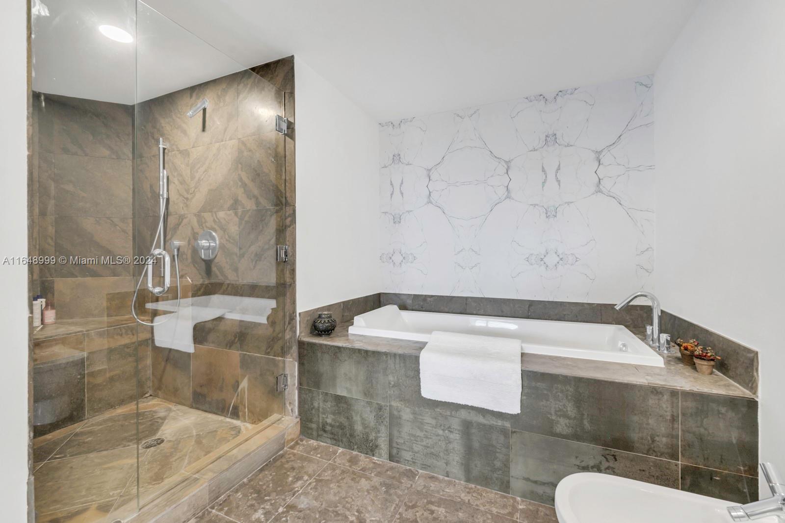 ICONBRICKELL CONDO NO 1 - Residential