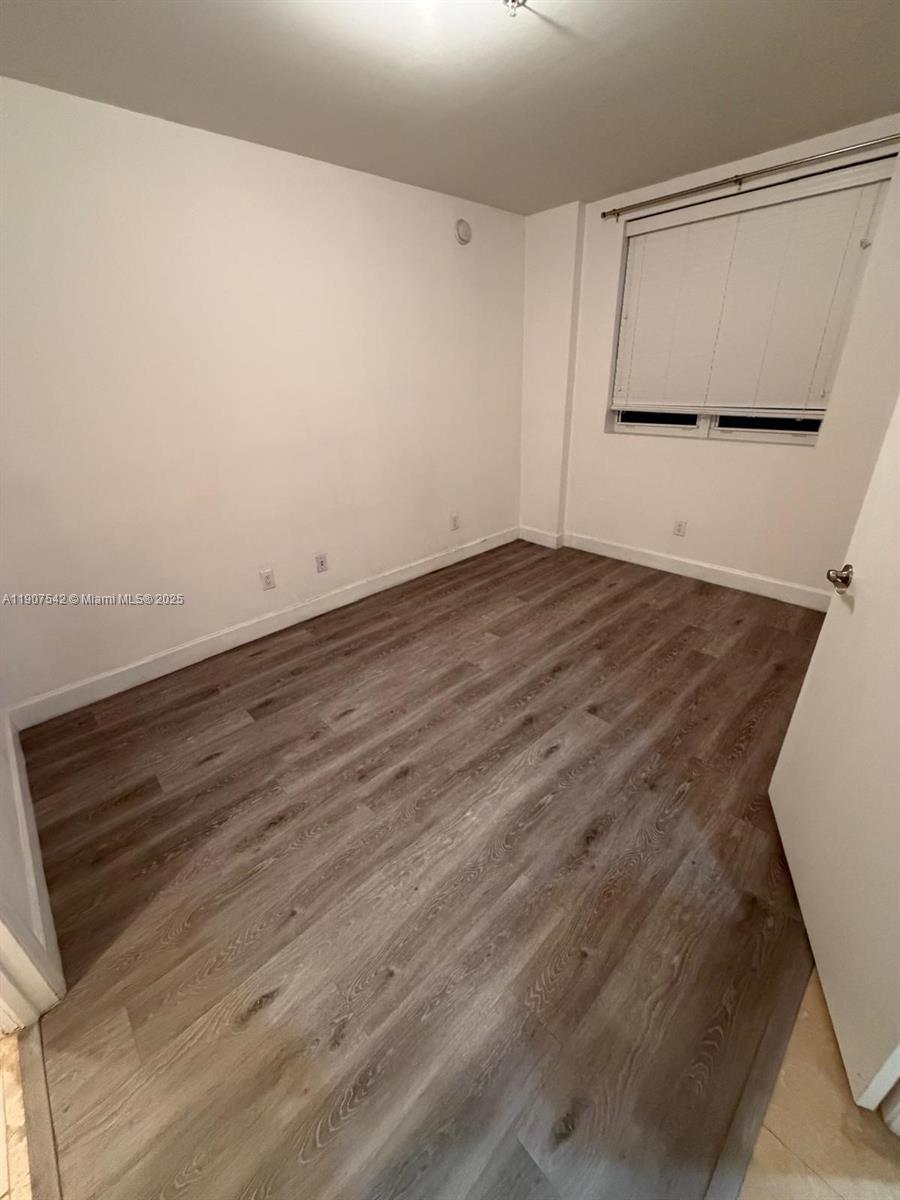 THE OAKS I CONDO - Residential