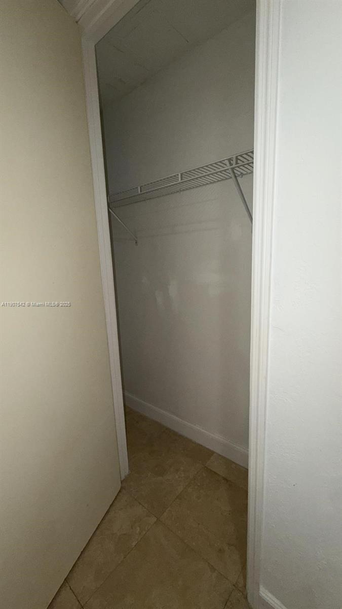 THE OAKS I CONDO - Residential