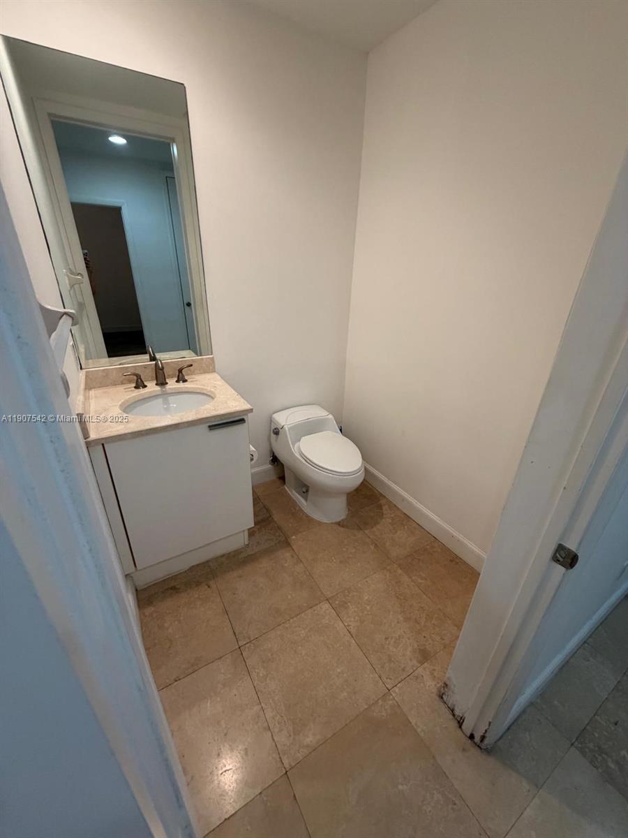 THE OAKS I CONDO - Residential