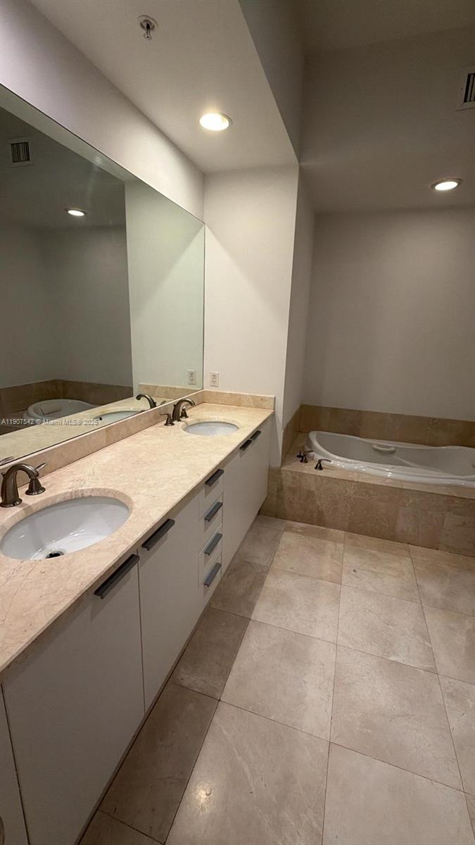 THE OAKS I CONDO - Residential