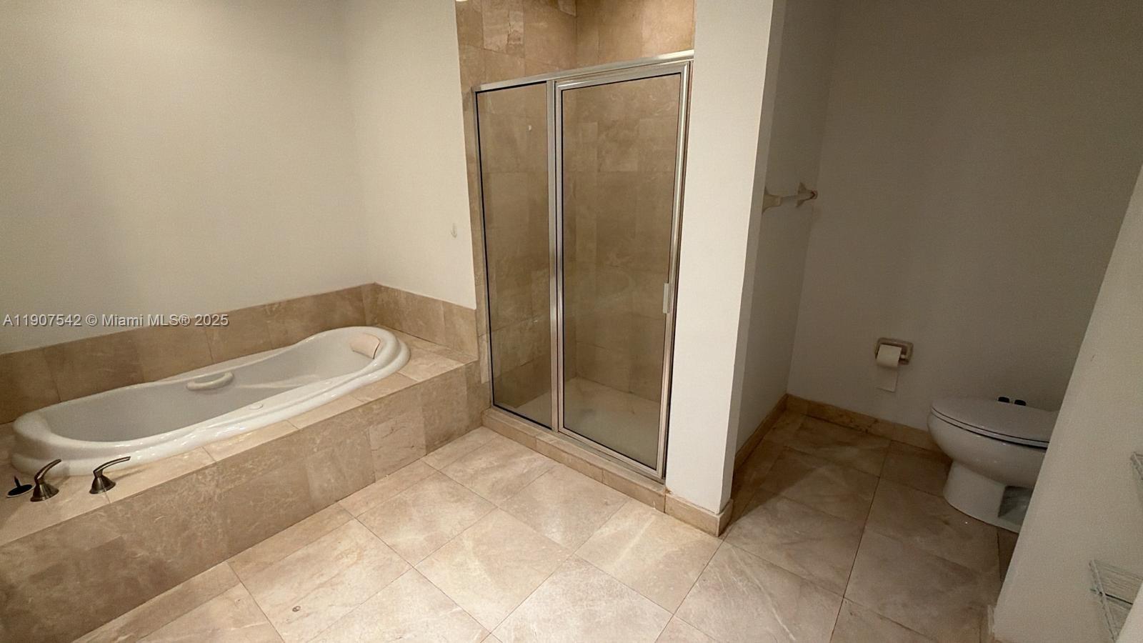 THE OAKS I CONDO - Residential