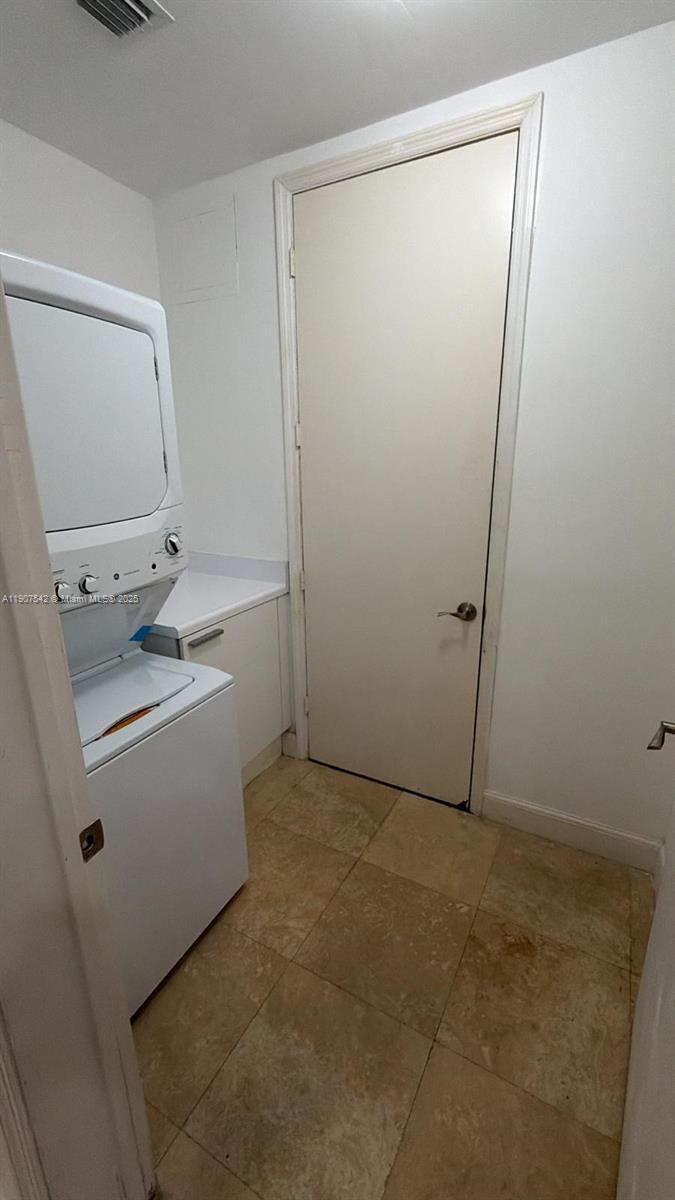 THE OAKS I CONDO - Residential