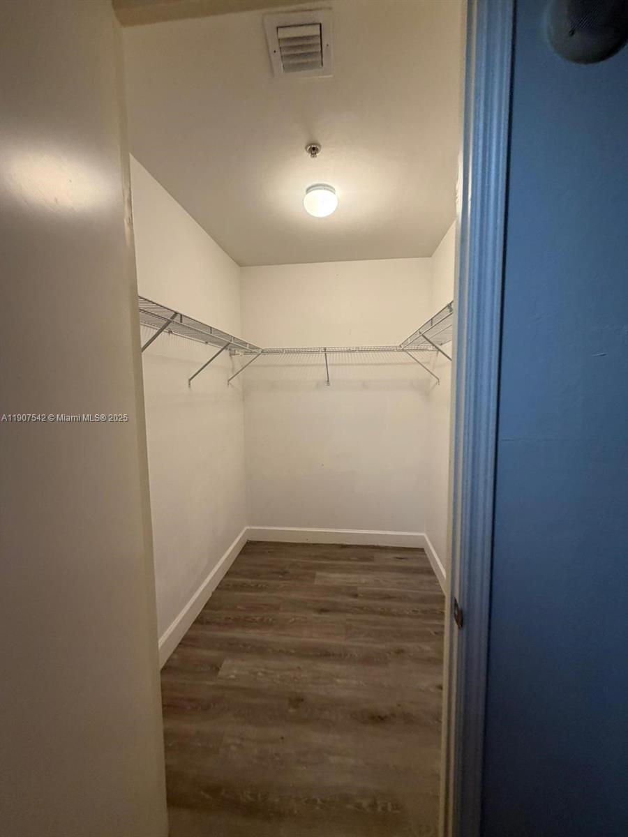 THE OAKS I CONDO - Residential