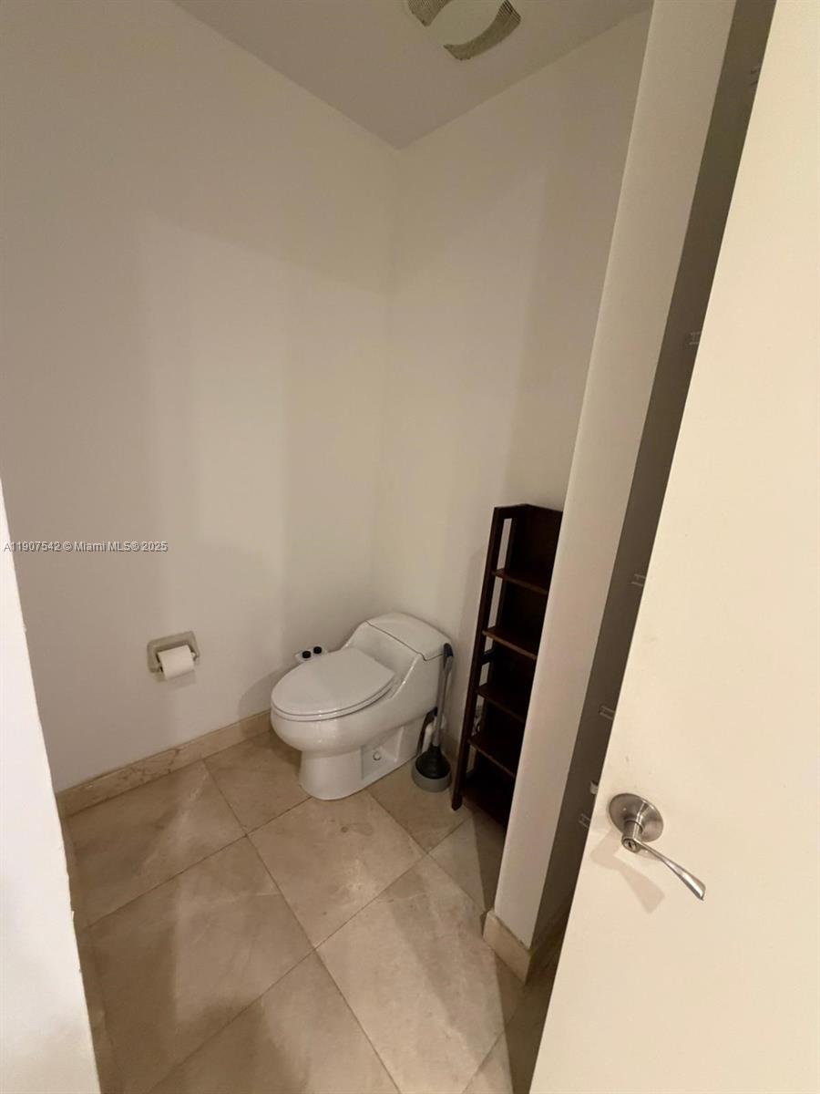 THE OAKS I CONDO - Residential