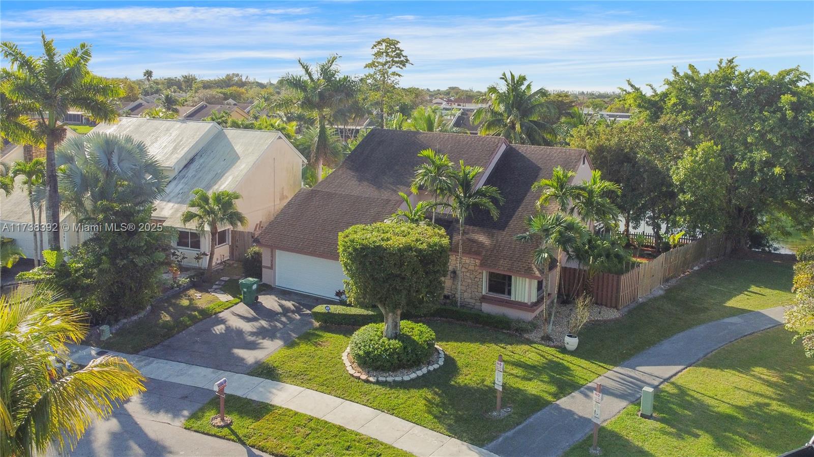 Property for Sale at 1240 S Fieldlark Ln, Homestead, Miami-Dade County, Florida - Bedrooms: 4 
Bathrooms: 3  - $650,000
