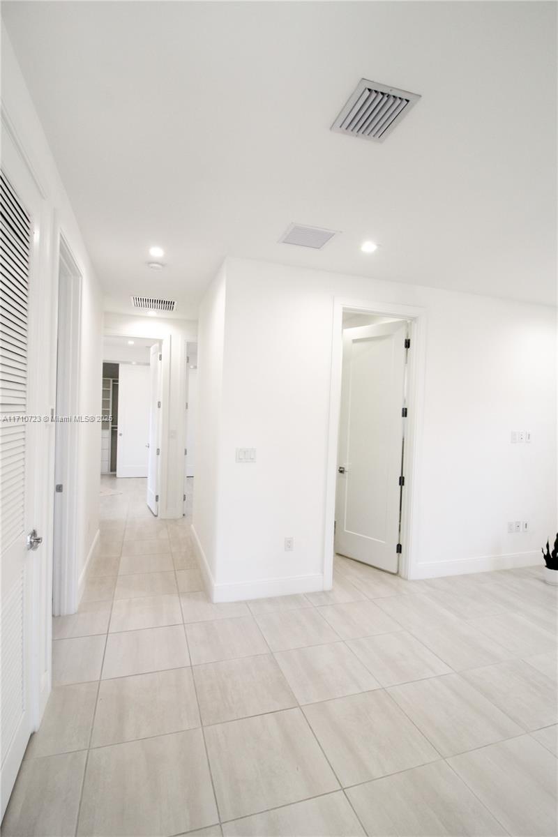 DOWNTOWN DORAL SOUTH PHAS - Residential