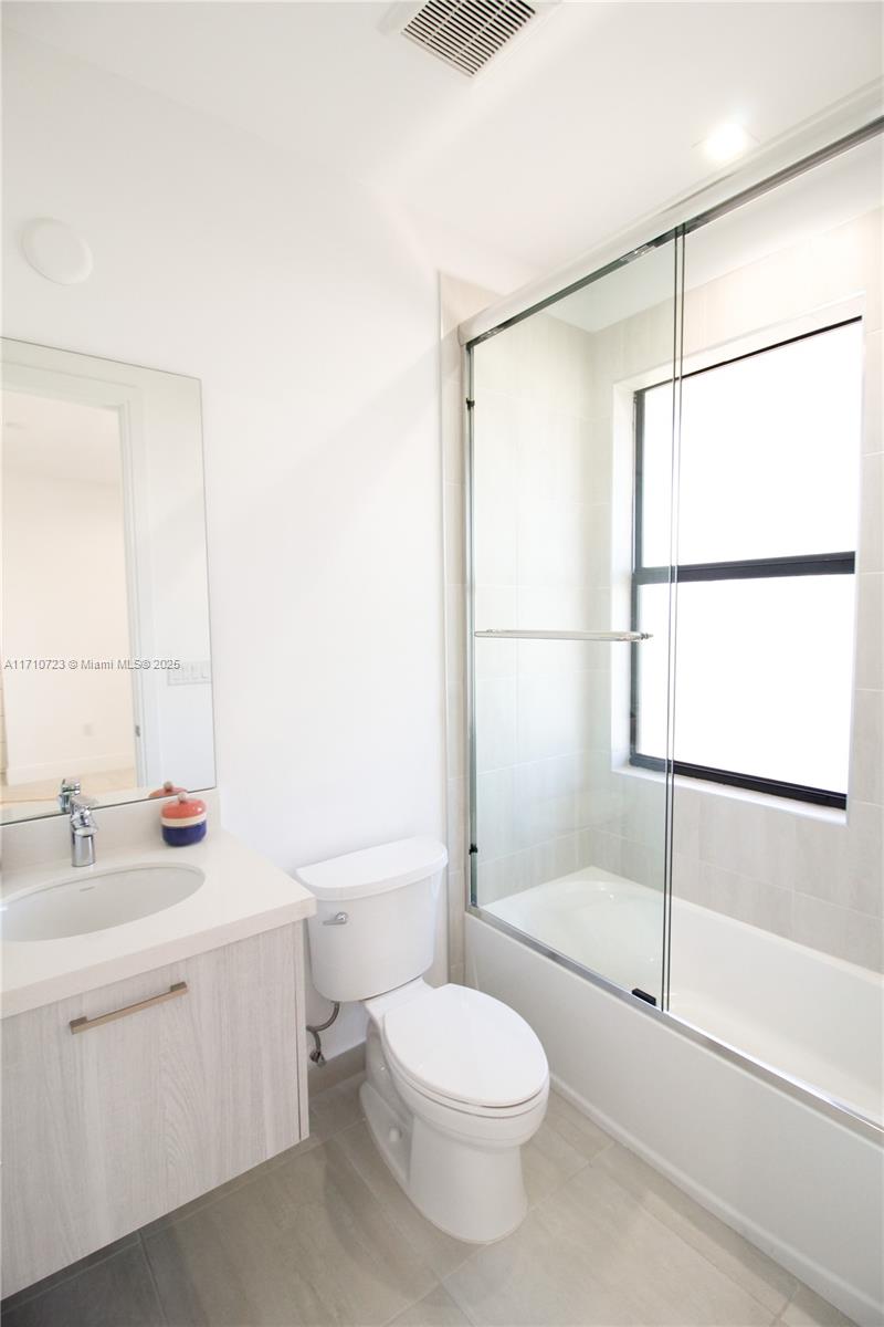 DOWNTOWN DORAL SOUTH PHAS - Residential