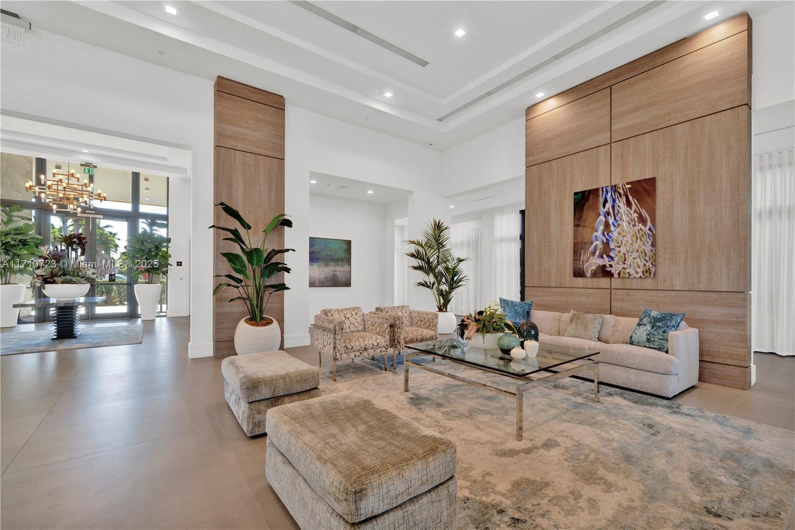 DOWNTOWN DORAL SOUTH PHAS - Residential
