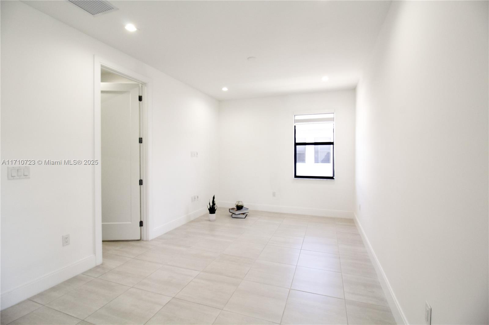DOWNTOWN DORAL SOUTH PHAS - Residential