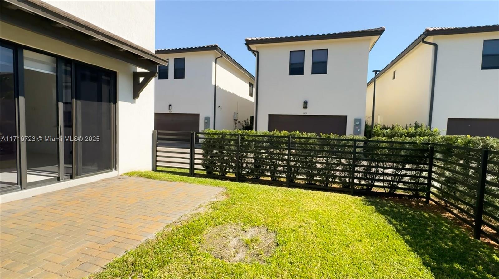 DOWNTOWN DORAL SOUTH PHAS - Residential