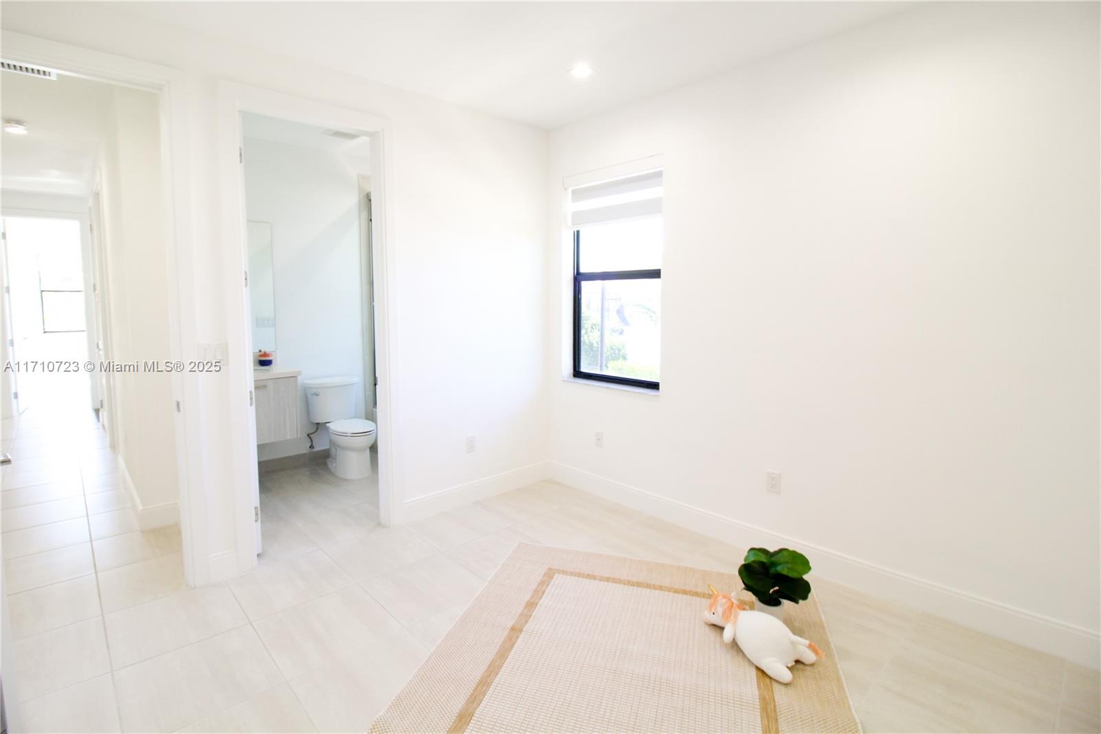DOWNTOWN DORAL SOUTH PHAS - Residential