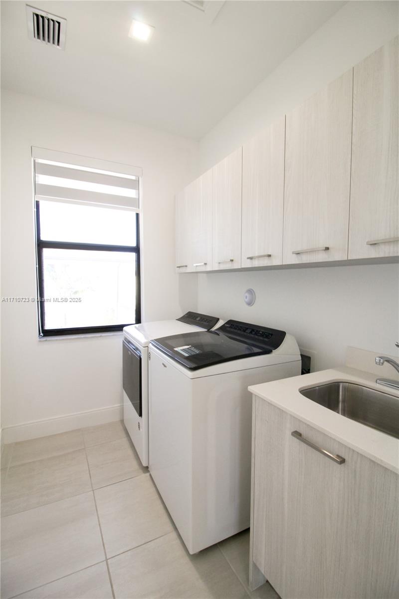 DOWNTOWN DORAL SOUTH PHAS - Residential