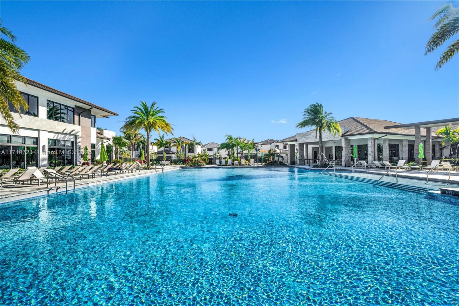 DOWNTOWN DORAL SOUTH PHAS - Residential