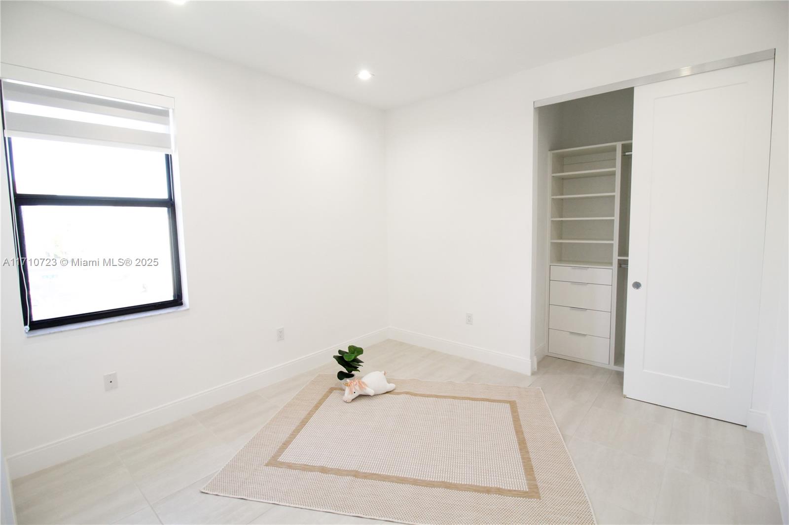 DOWNTOWN DORAL SOUTH PHAS - Residential