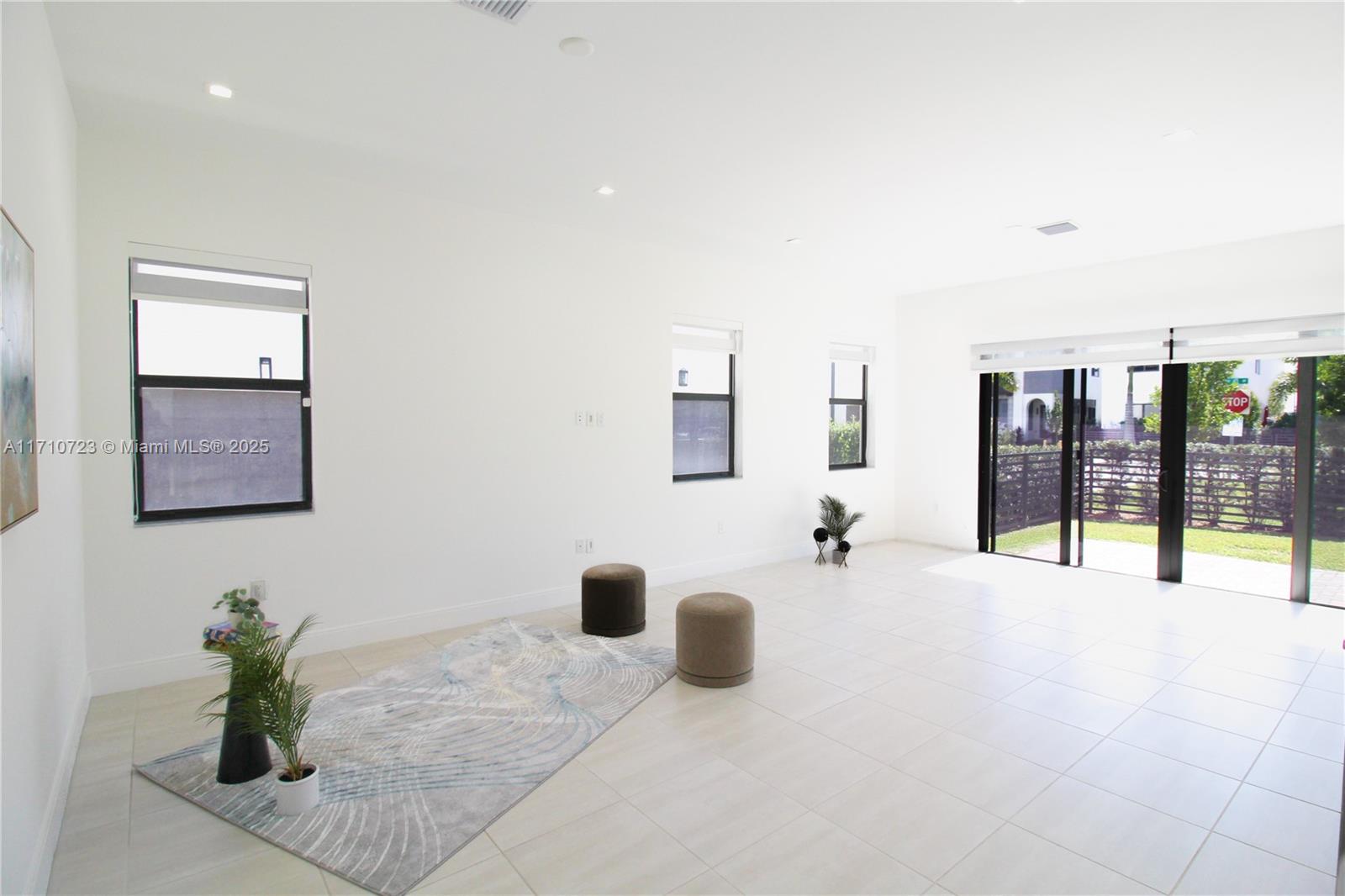 DOWNTOWN DORAL SOUTH PHAS - Residential