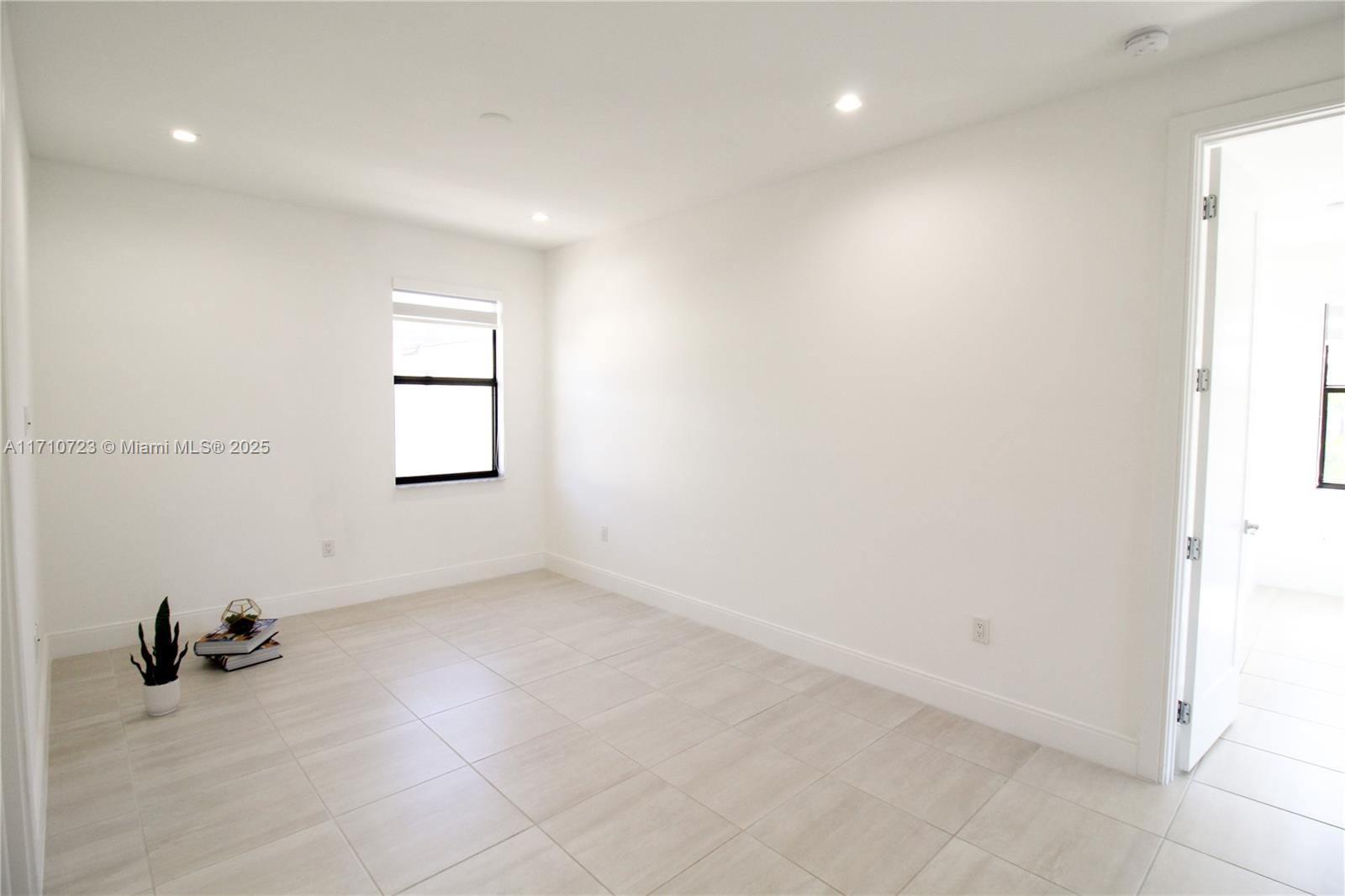 DOWNTOWN DORAL SOUTH PHAS - Residential