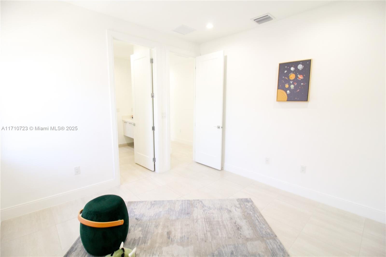 DOWNTOWN DORAL SOUTH PHAS - Residential