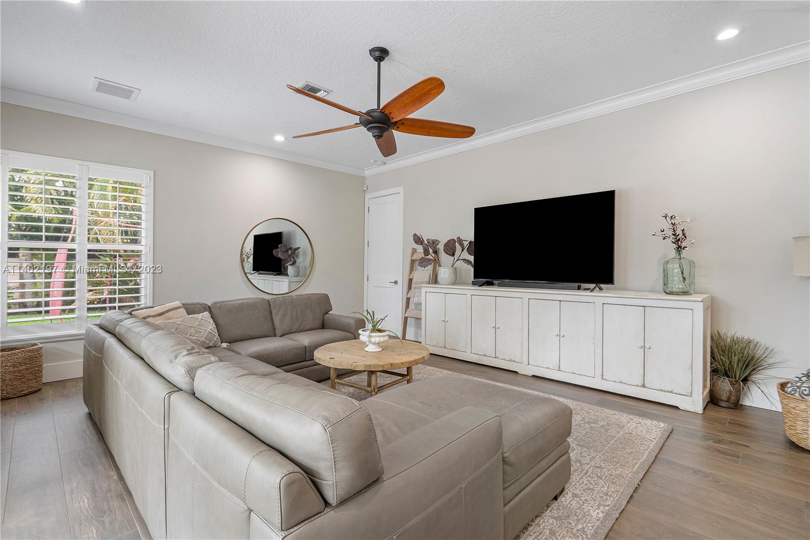 PALM COVE - Residential