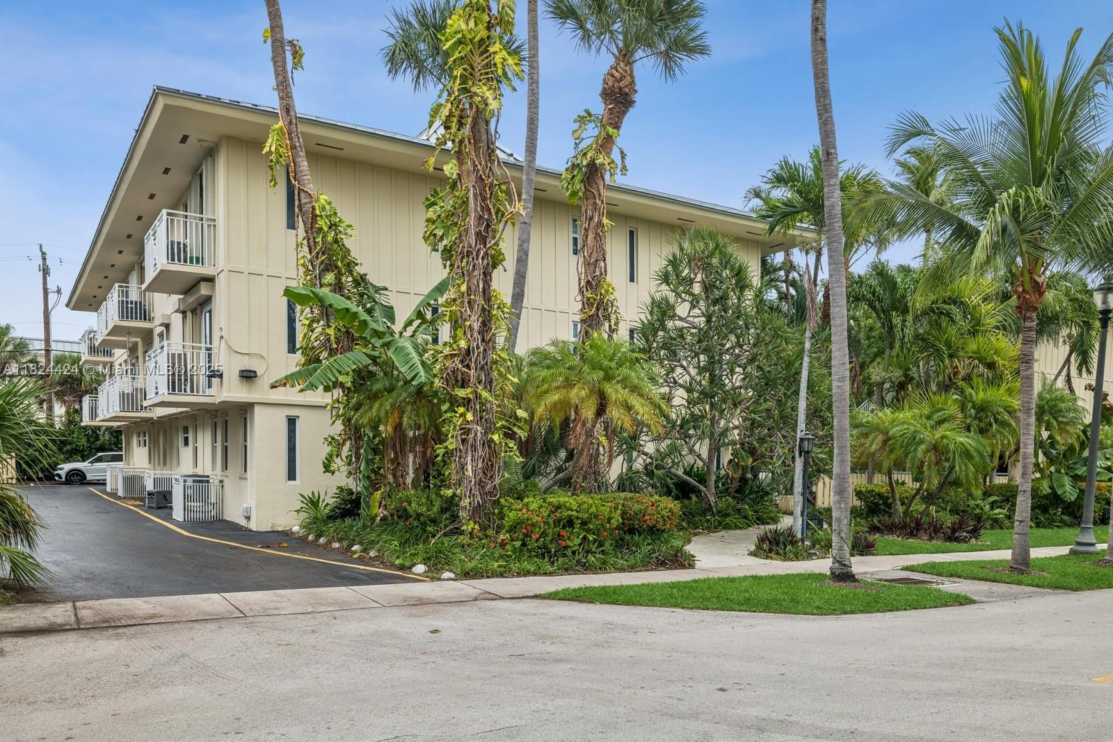 255 Sunrise Dr 107, Key Biscayne, FL, 33149/$550,000 2 255 Sunrise Dr 107