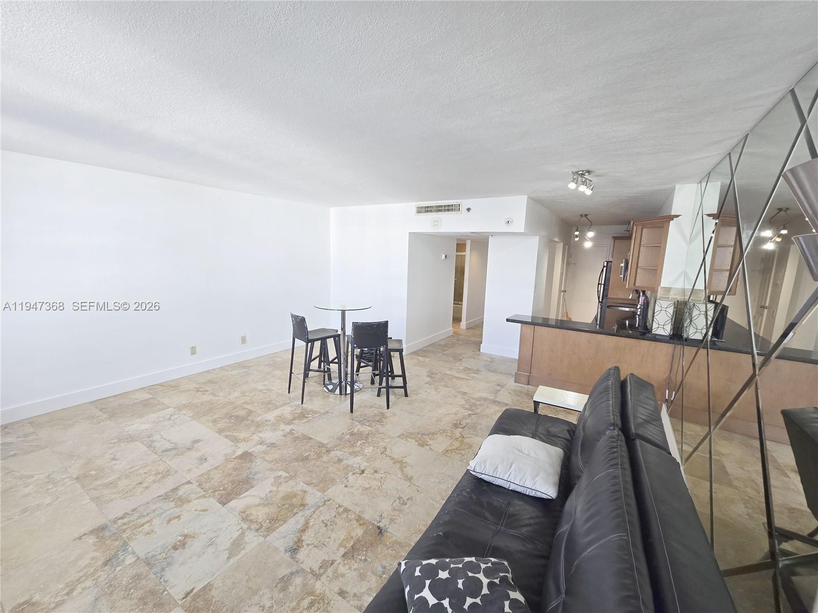 THE DECOPLAGE CONDO - Residential