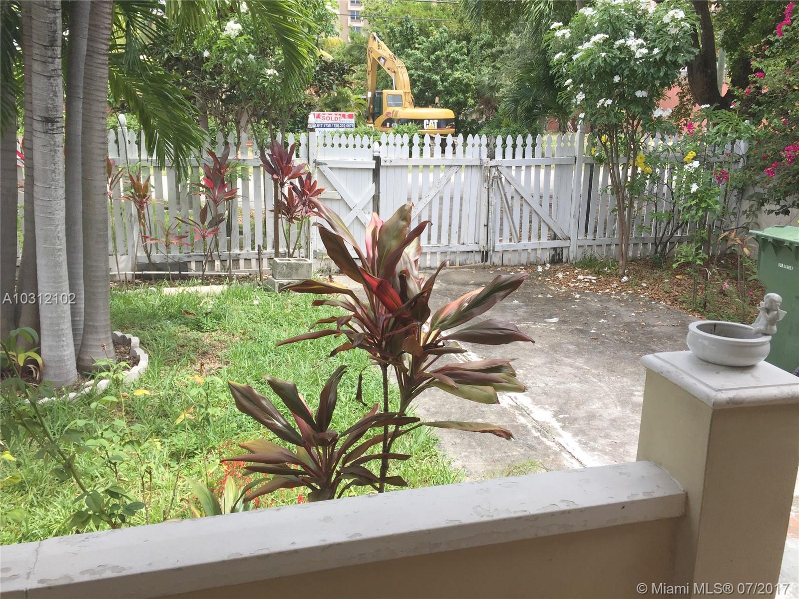 AMD MIAMI SUBURBAN ACRES - Residential Lease