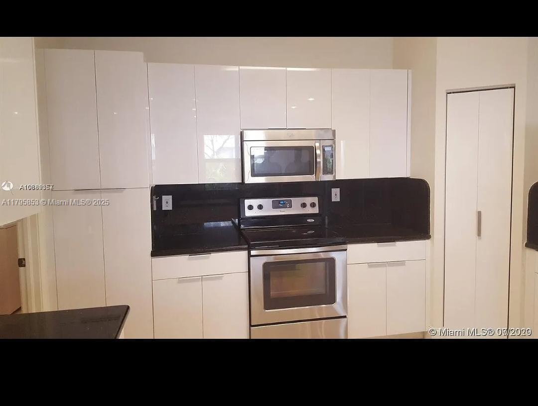 11343 NW 72nd Ter