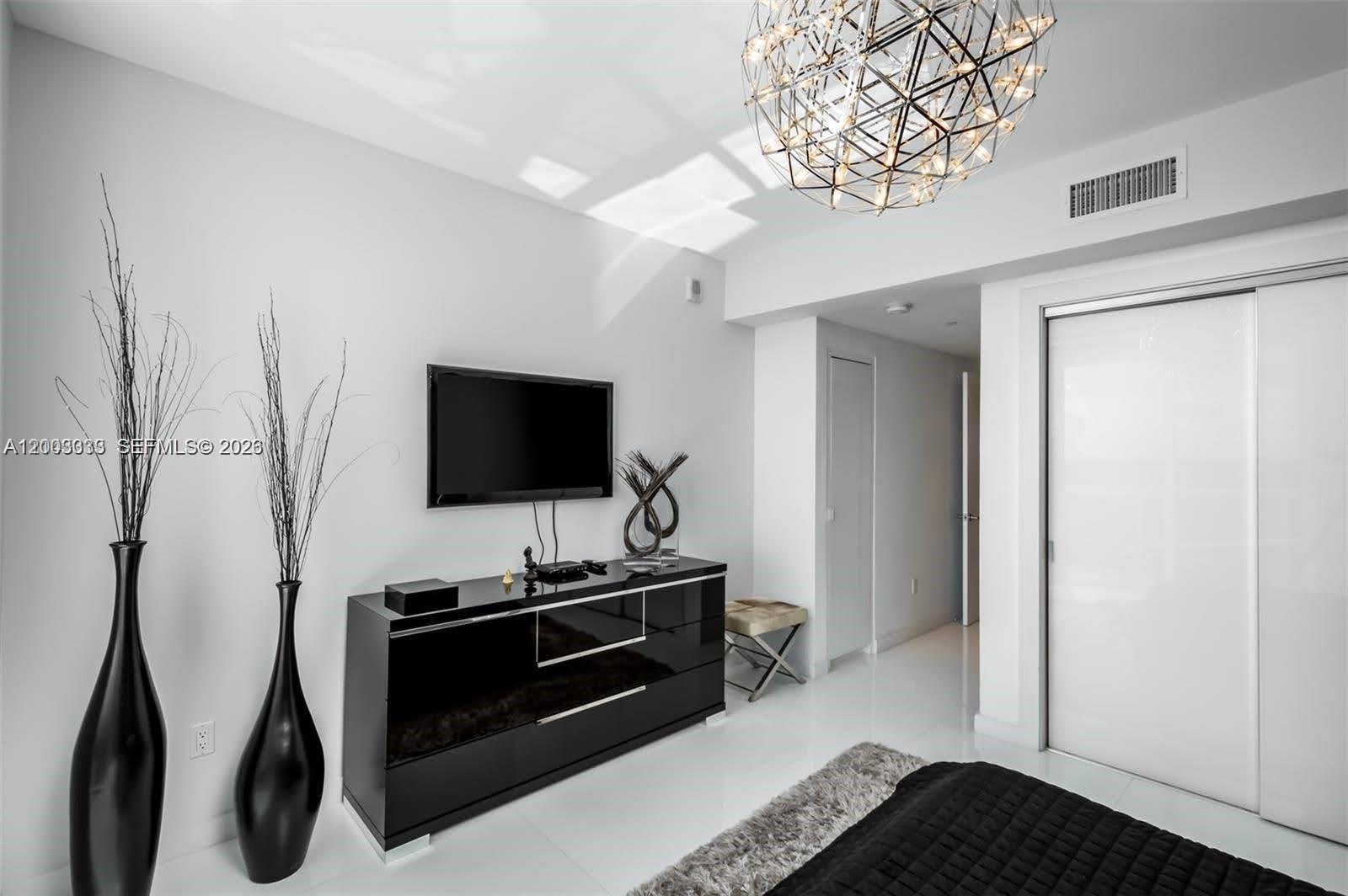 2711 HOLLYWOOD BEACH COND - Residential