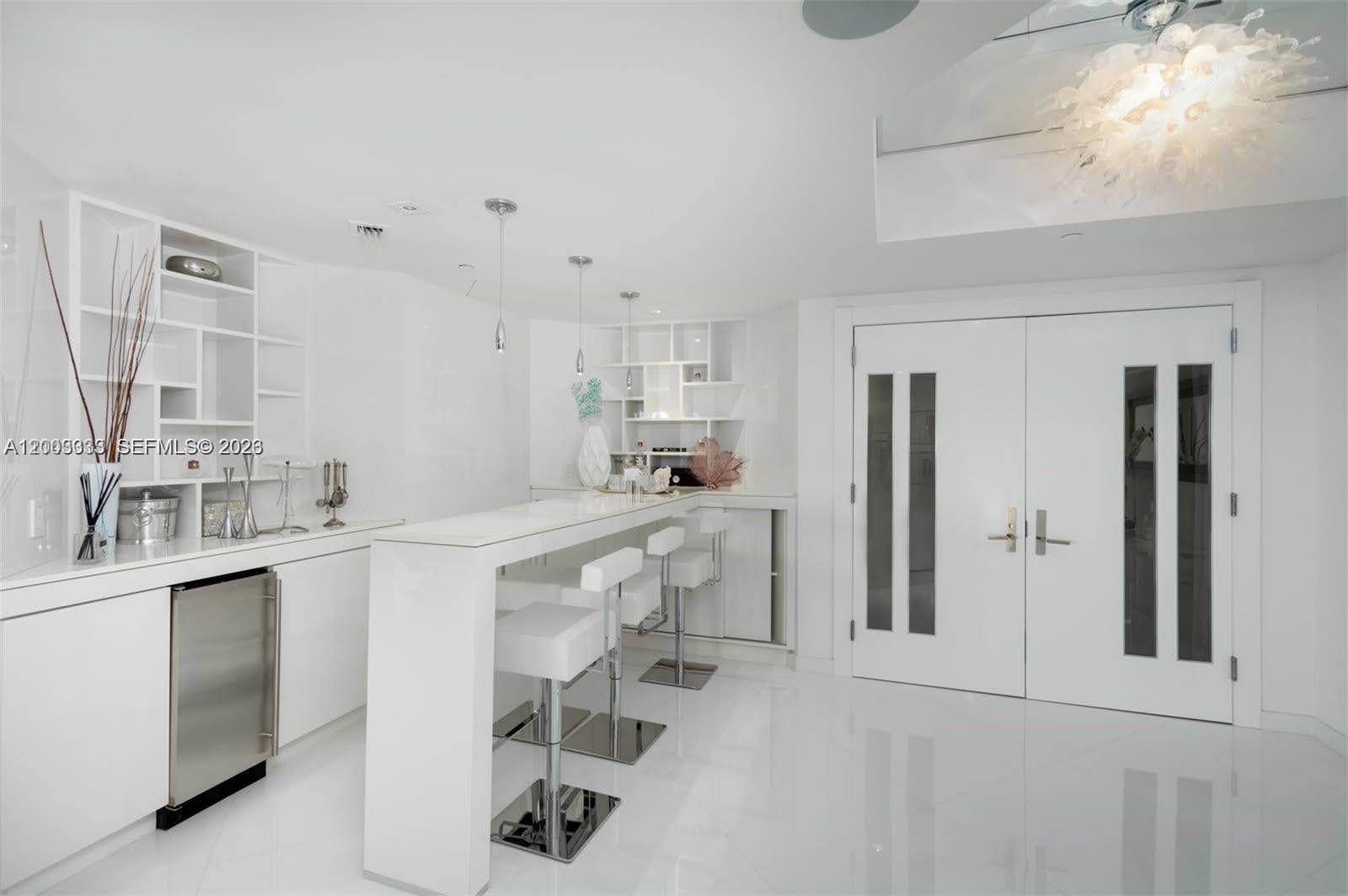 2711 HOLLYWOOD BEACH COND - Residential