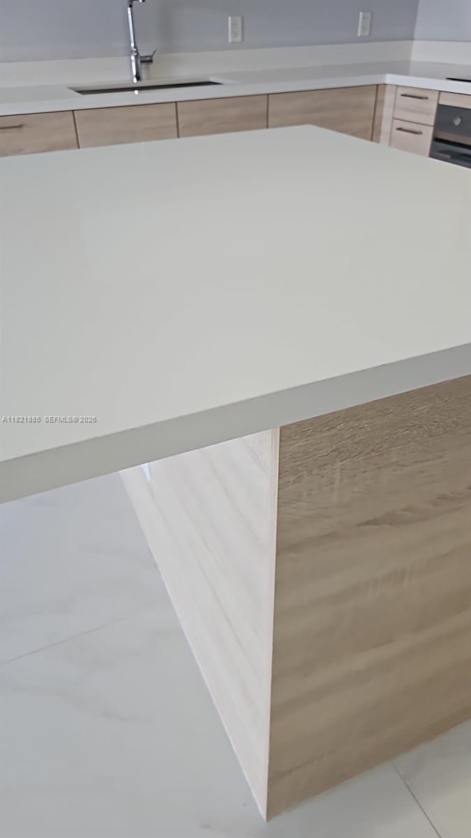 16385 Biscayne Blvd 902