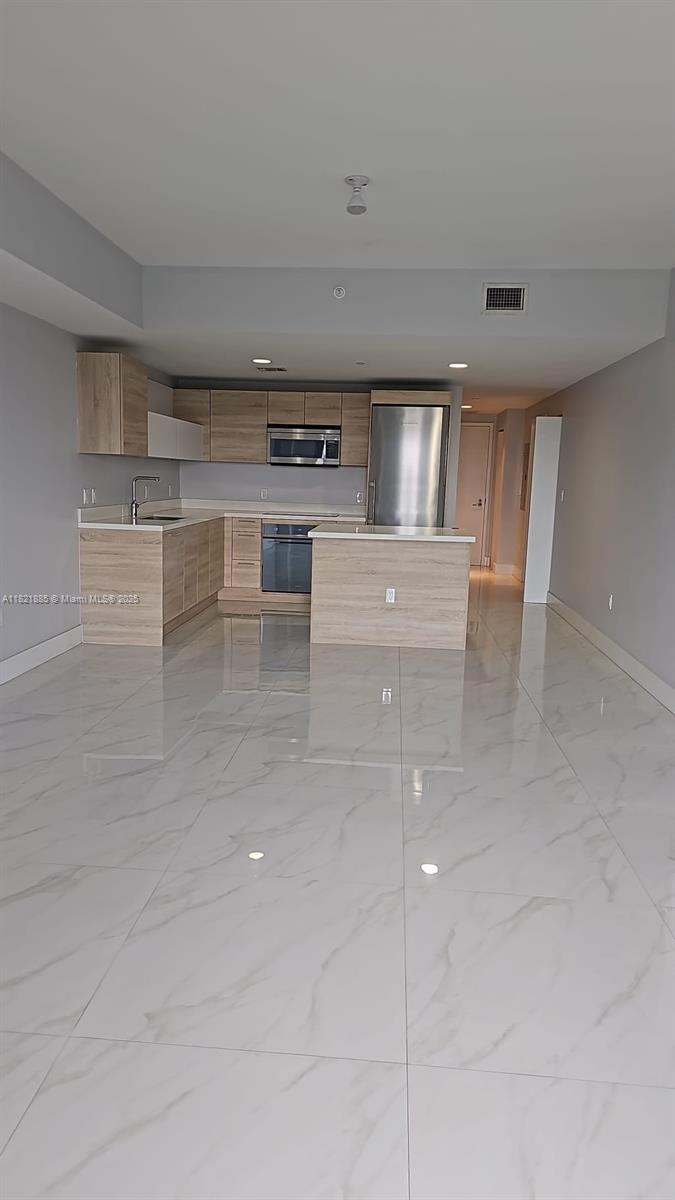 Rental Property at 16385 Biscayne Blvd 902, North Miami Beach, Miami-Dade County, Florida - Bedrooms: 1 
Bathrooms: 2  - $3,350 MO.