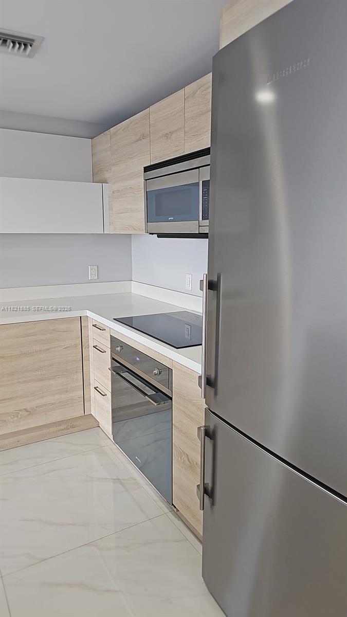 16385 Biscayne Blvd 902