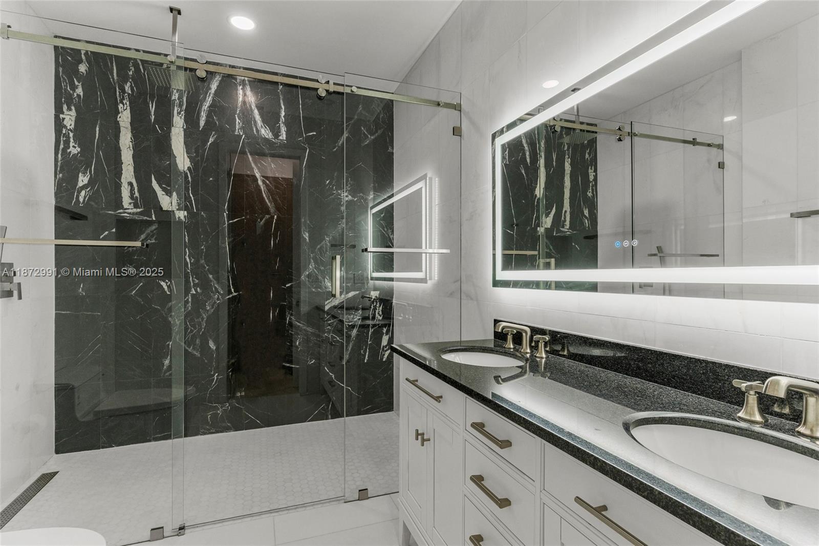 WHITE ESTATES - Residential Lease