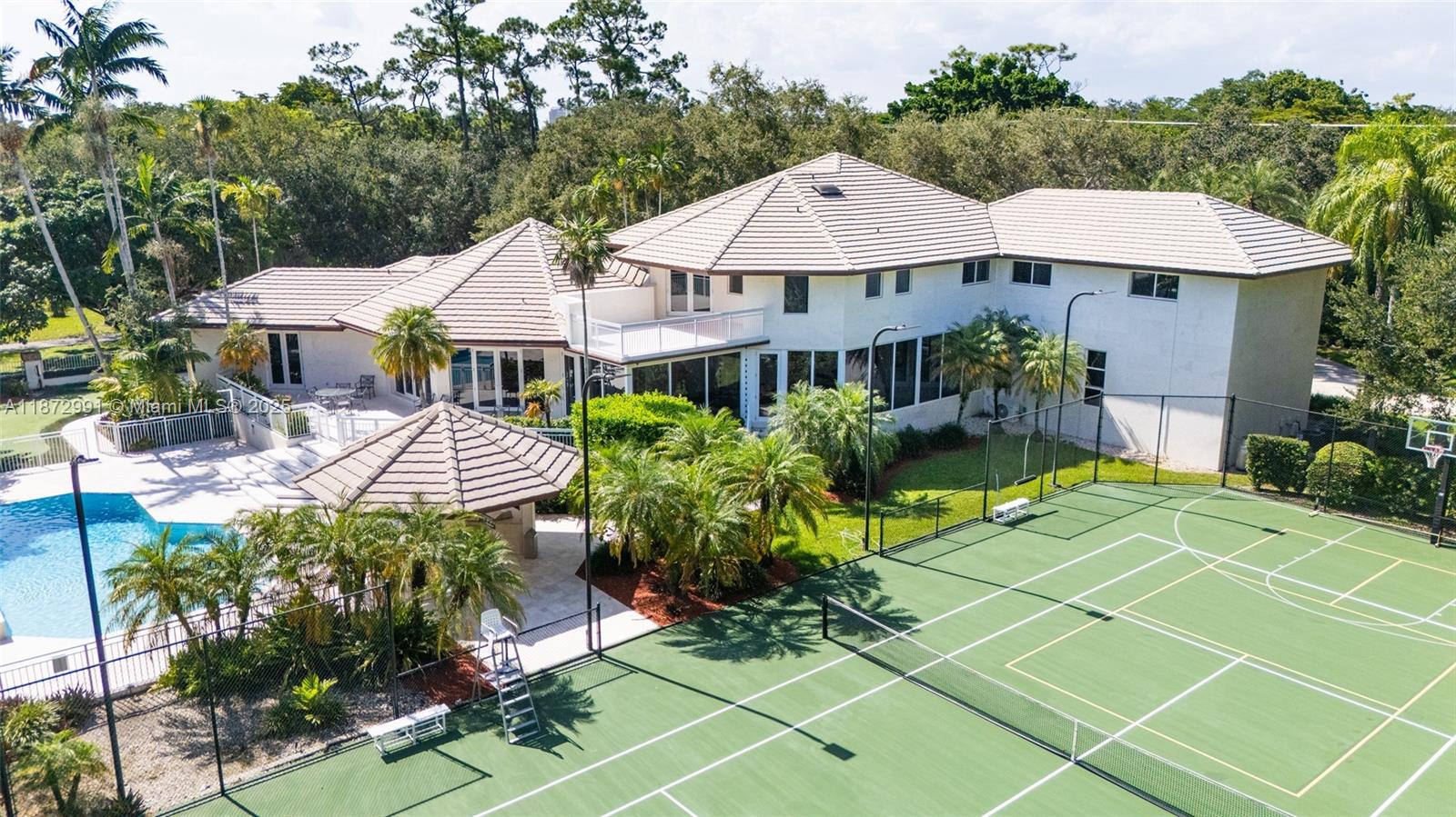 WHITE ESTATES - Residential Lease