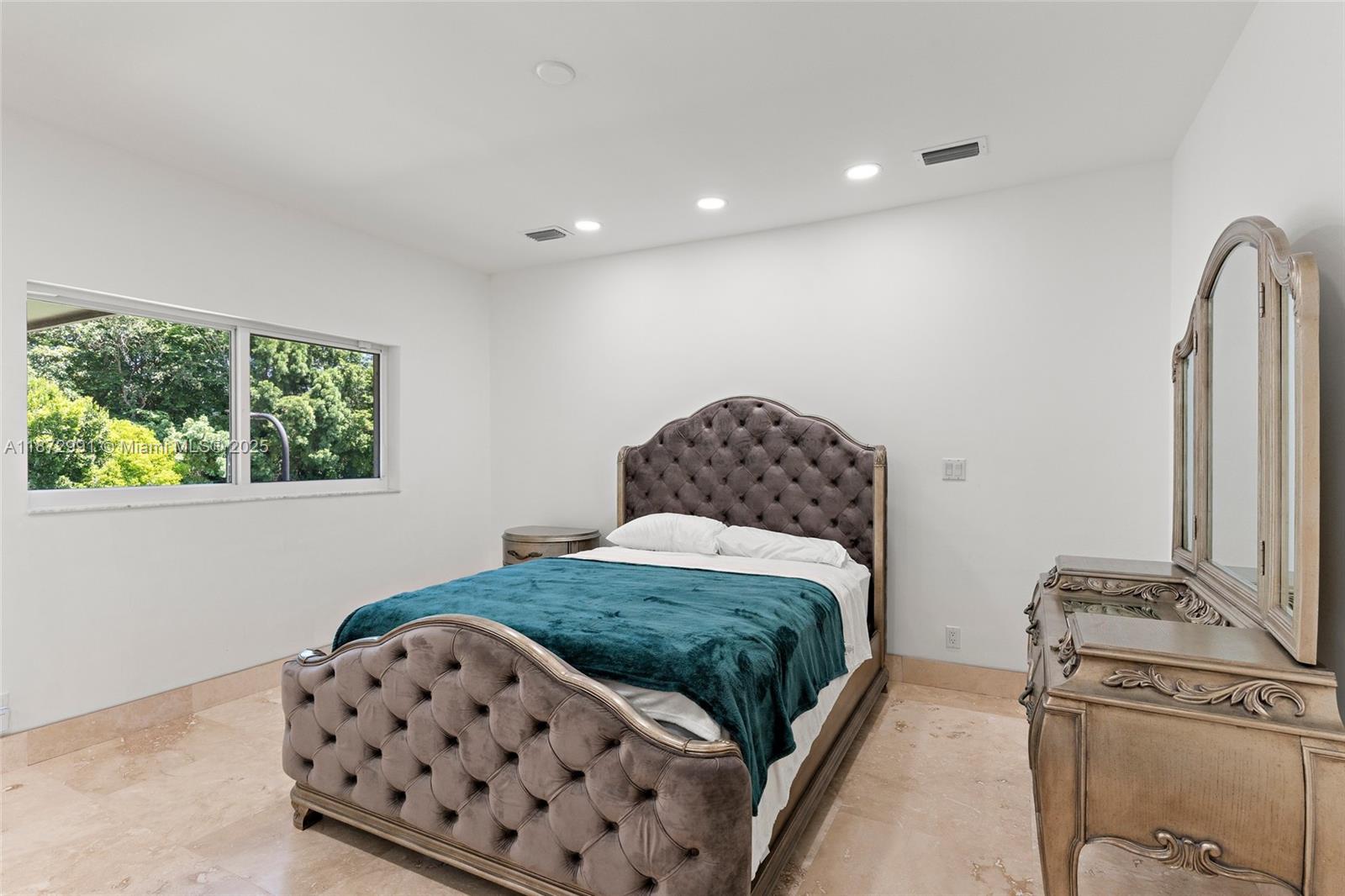 WHITE ESTATES - Residential Lease