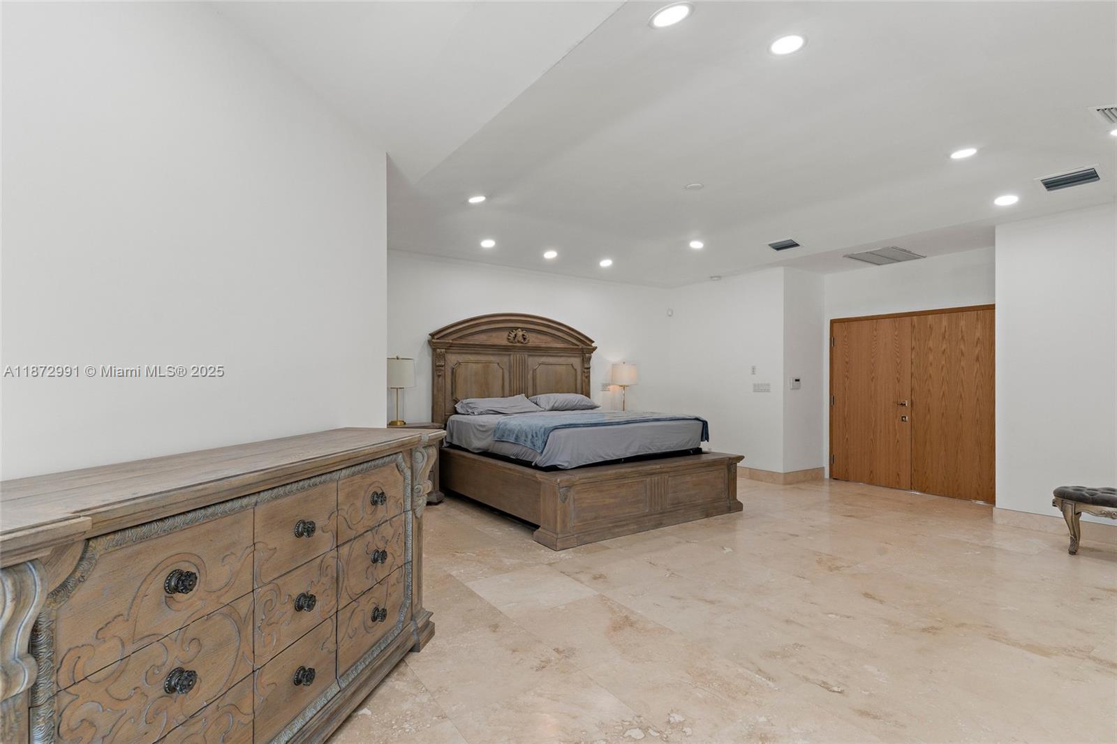 WHITE ESTATES - Residential Lease