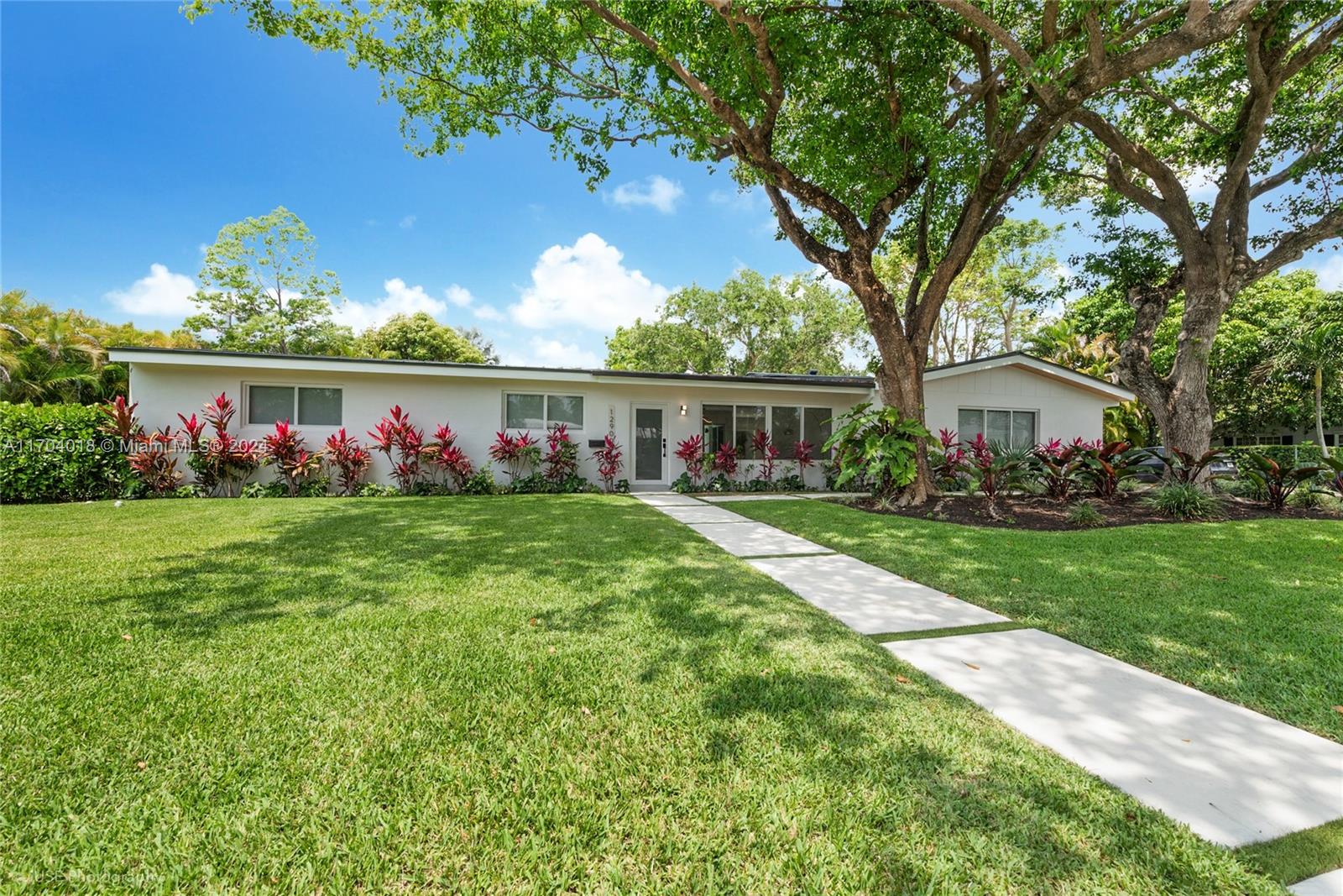 12900 Sw 82nd Ct, Pinecrest, Miami-Dade County, Florida - 4 Bedrooms  
3 Bathrooms - 