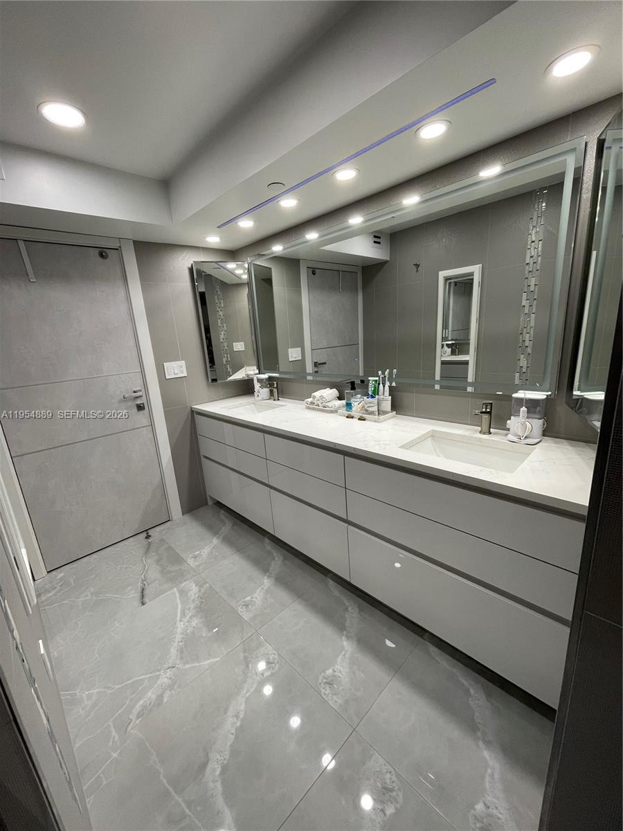 Winston Towers 600 HOA - Residential