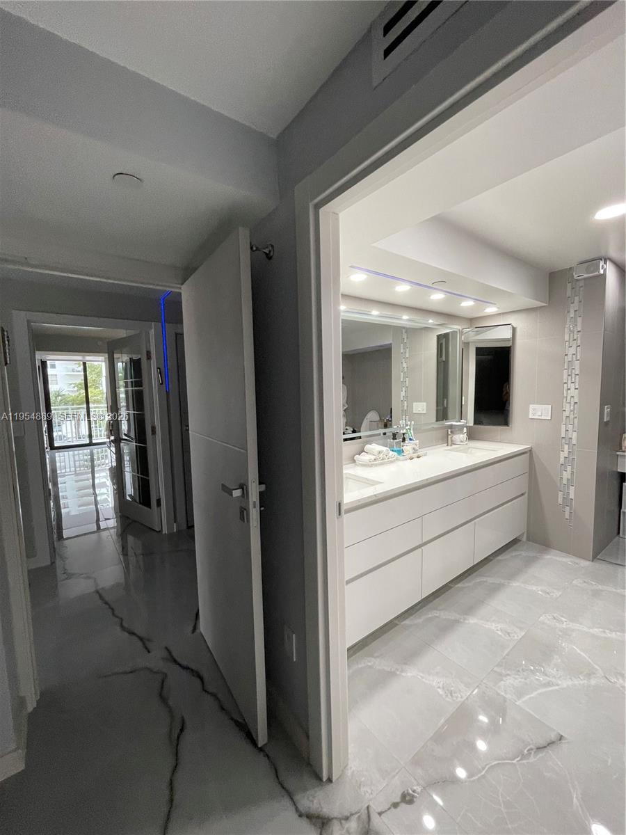 Winston Towers 600 HOA - Residential