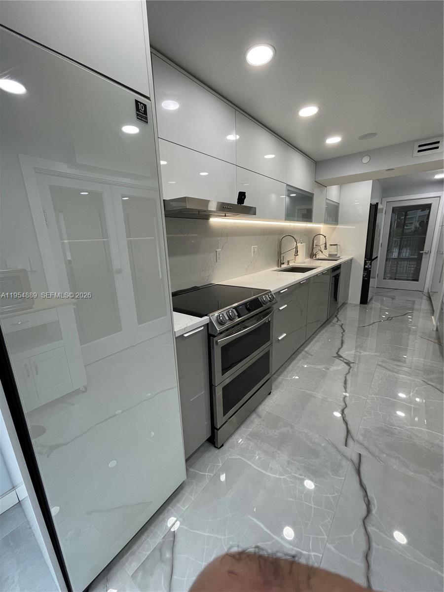 Winston Towers 600 HOA - Residential