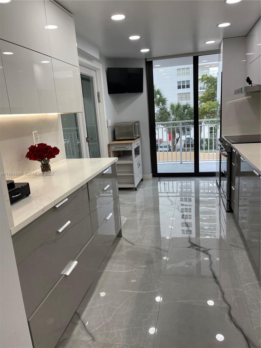 Winston Towers 600 HOA - Residential