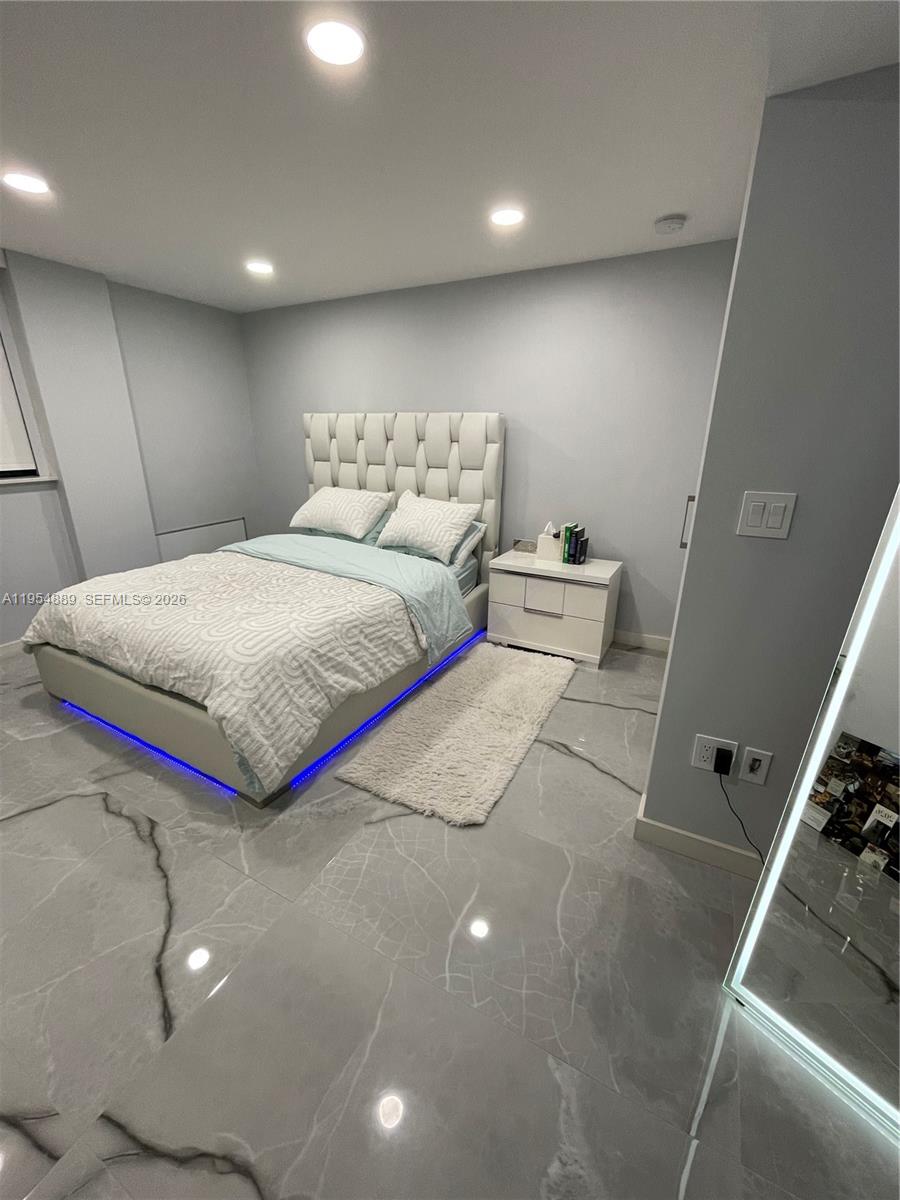 Winston Towers 600 HOA - Residential