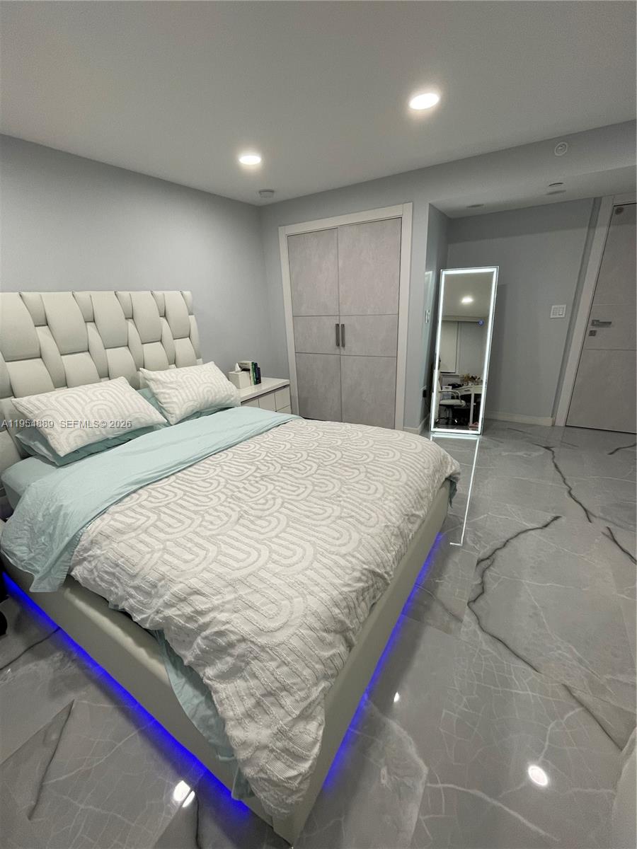 Winston Towers 600 HOA - Residential