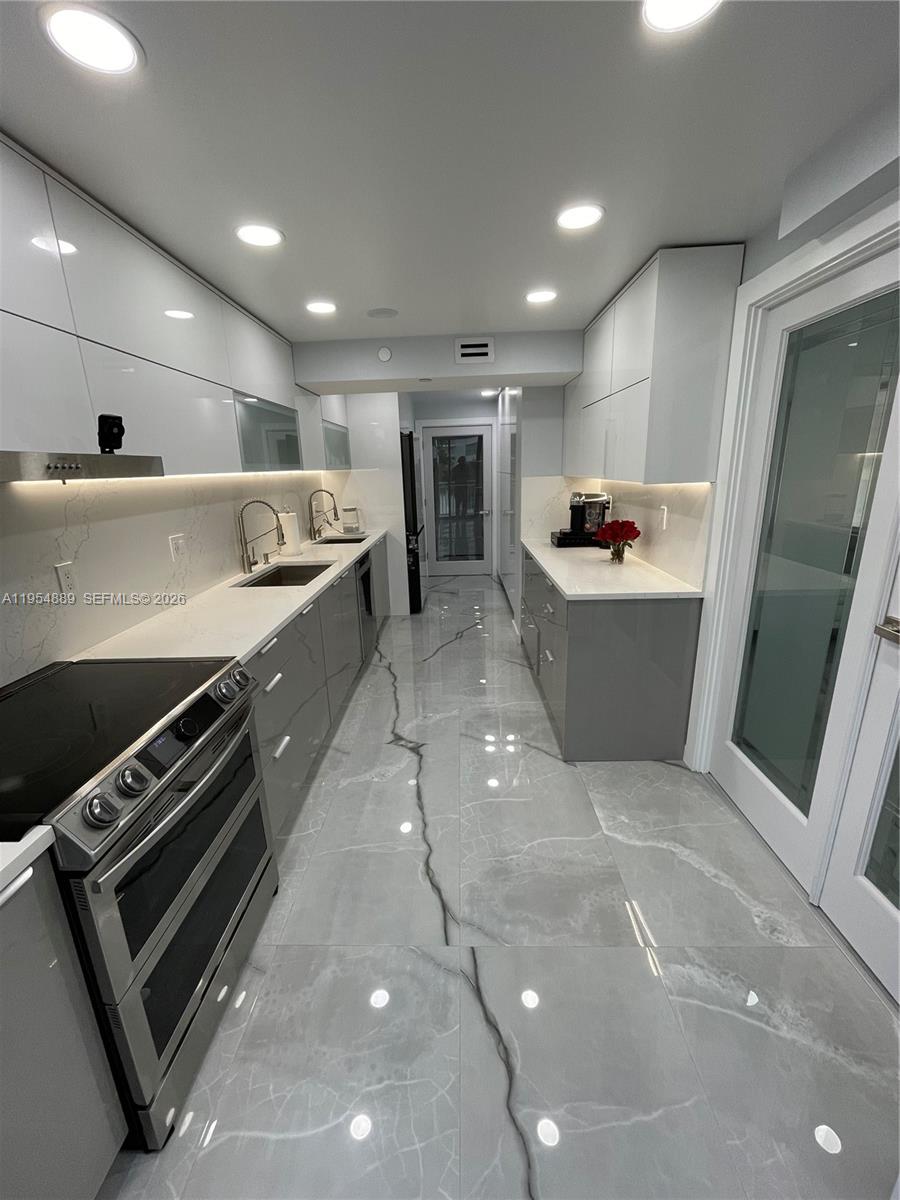 Winston Towers 600 HOA - Residential