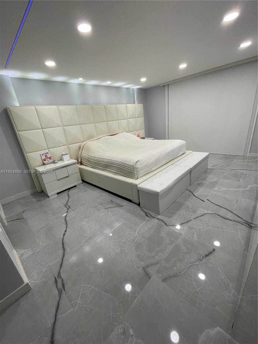 Winston Towers 600 HOA - Residential