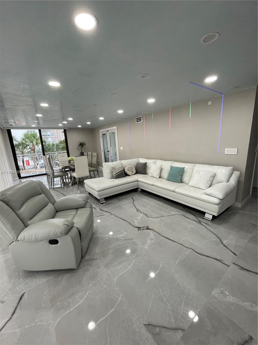 Winston Towers 600 HOA - Residential