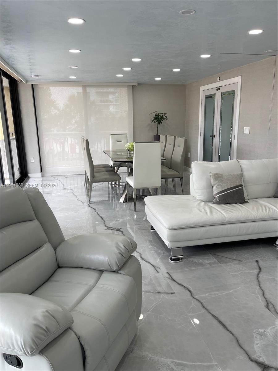 Winston Towers 600 HOA - Residential