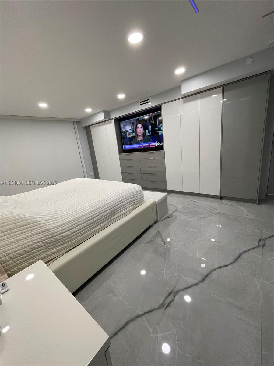 Winston Towers 600 HOA - Residential