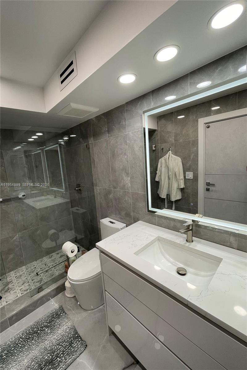 Winston Towers 600 HOA - Residential